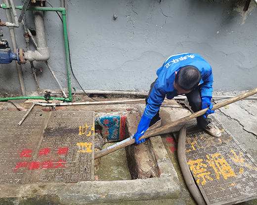 湾里清掏化粪池